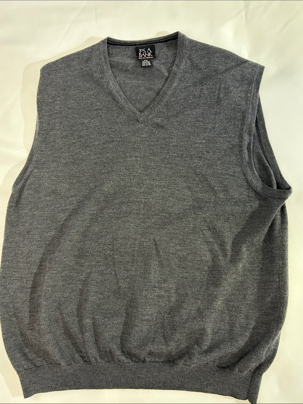 Jos A Bank 100% Italian Merino Wool Mens Gray V Neck Vest